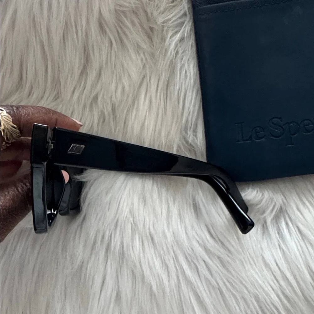 NEW LISTING! Le Specs black Sunglasses - Picture 4 of 5